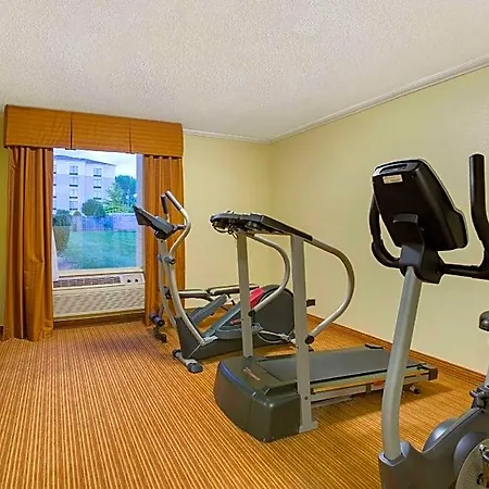 Four Points By Sheraton Airport Hotel 2*