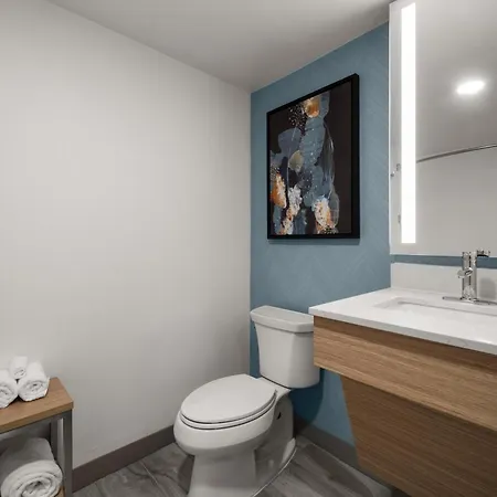 Hilton Garden North 3*