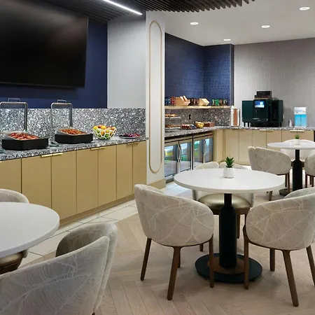Hotel Renaissance Southpark 4*
