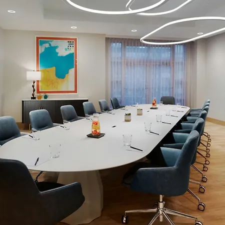 Renaissance Southpark Hotel 4*