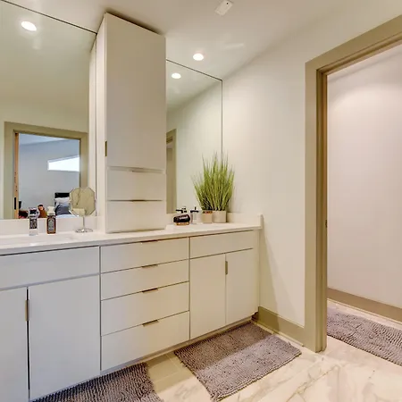 Modern With Yard 3 Mi To Uptown Charlotte! * Charlotte