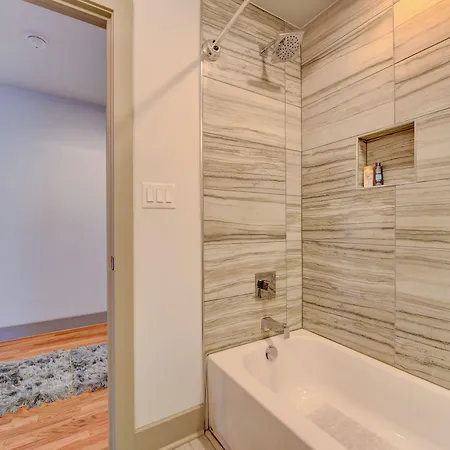 Modern With Yard 3 Mi To Uptown Charlotte! *