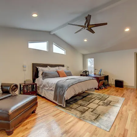 Modern With Yard 3 Mi To Uptown Charlotte!