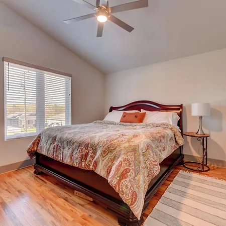 Modern With Yard 3 Mi To Uptown Charlotte! Holiday home *