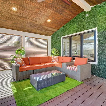 Modern With Yard 3 Mi To Uptown Charlotte!