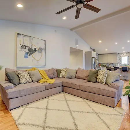 Holiday home Modern With Yard 3 Mi To Uptown Charlotte! Charlotte