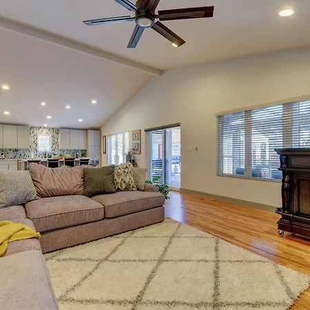 Modern With Yard 3 Mi To Uptown Charlotte! Holiday home *
