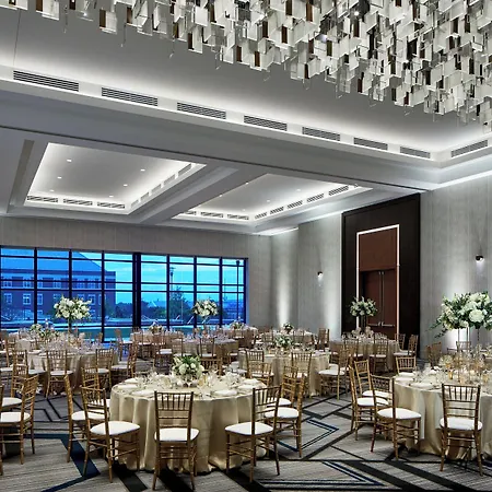 Hotel Unc Marriott & Conference Center 3*