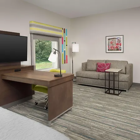 Hotel Hampton & Airport Pointe 3*