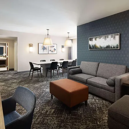 Hilton Airport 4*