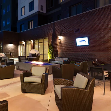 Hotel By Marriott Northlake 3*