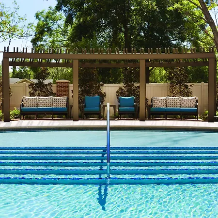 Hilton Garden Southpark 3*