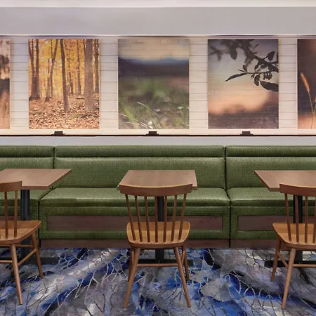 Hotel Fairfield & By Marriott Airport 3*