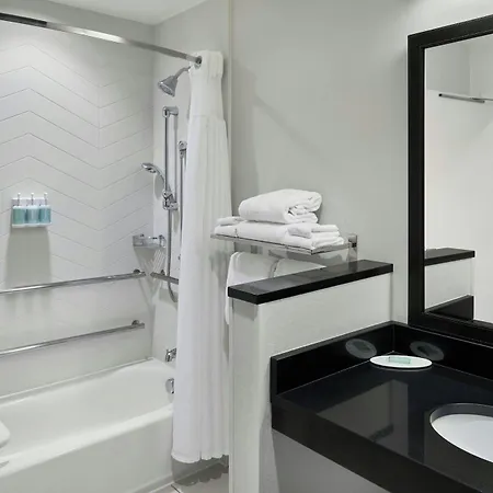 Fairfield & By Marriott Airport 3*