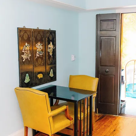 Bed & Breakfast The Morehead 3*