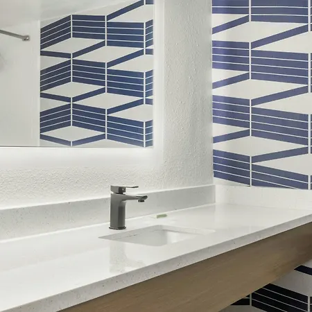 Express By Marriott South End 3*