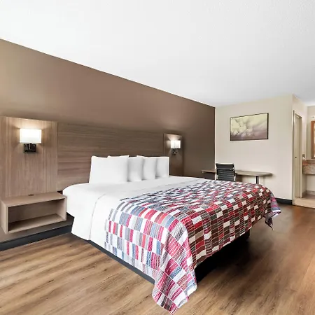 Red Roof - Airport Motel 2*