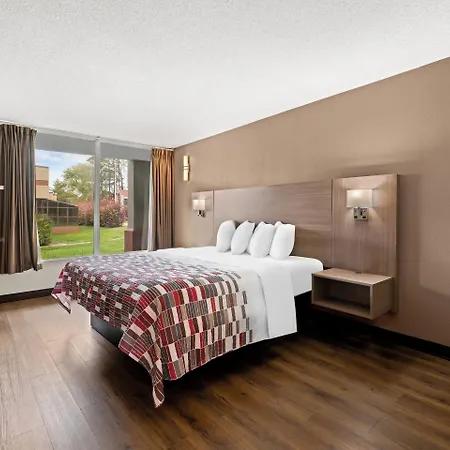 Red Roof - Airport Motel 2*