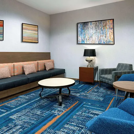 Hampton Uptown 3*