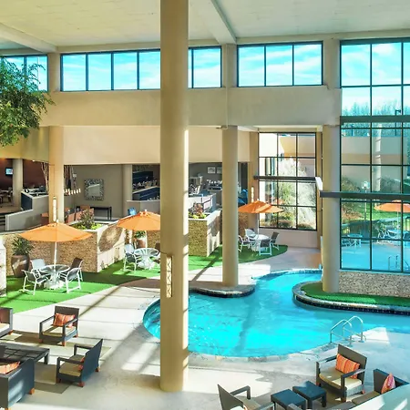 Sheraton Airport Hotel 4*