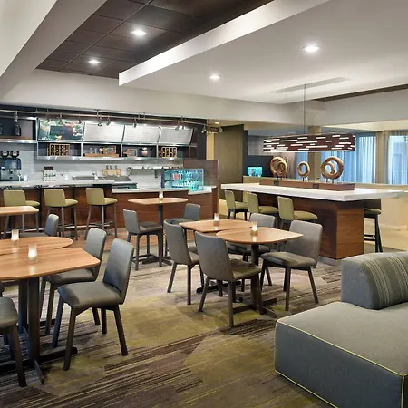Courtyard Southpark Hotel 3*