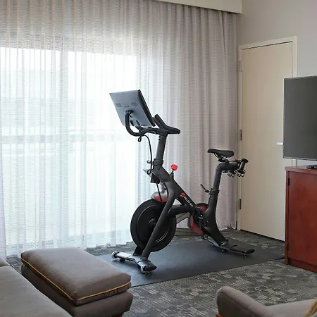 Courtyard Southpark 3*