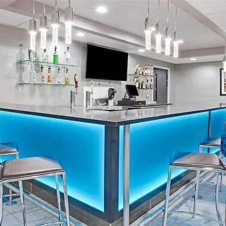 Hotel Wyndham Garden Airport Southeast 3*
