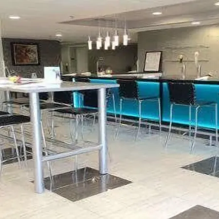 Wyndham Garden Airport Southeast 3*