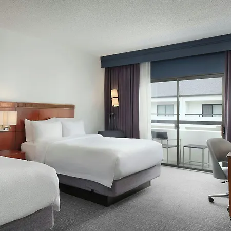 Hotel Courtyard Arrowood 3*
