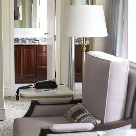 Dunhill Hotel 4*