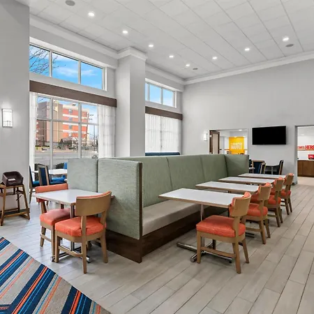 Hampton & Charlotte-airport 3*