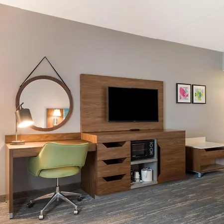 Hampton & Charlotte-airport Hotel