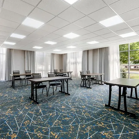 Hampton & Charlotte-airport 3*
