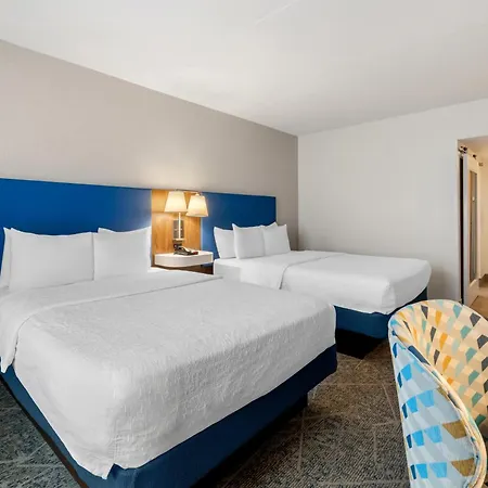 Hotel Hampton & Charlotte-airport 3*