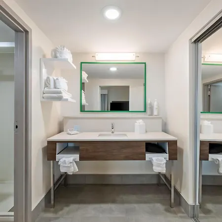 Hotel Hampton & Charlotte-airport 3*