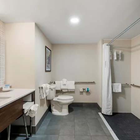 Hampton & Charlotte-airport 3*