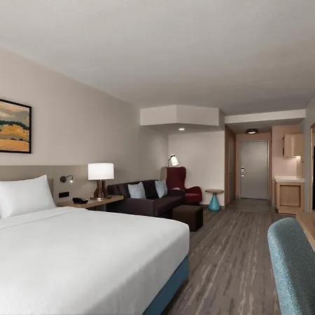 Hilton Garden North 3*