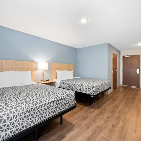 Hotel Woodspring Airport 3*