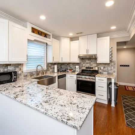 3br Escape: Pool, Hot Tub & Theater Holiday home