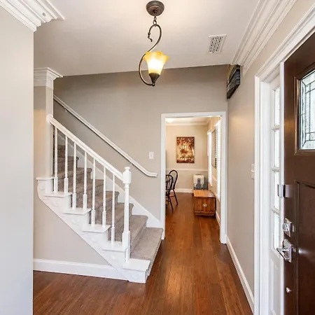 Holiday home 3br Escape: Pool, Hot Tub & Theater *
