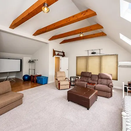 Holiday home 3br Escape: Pool, Hot Tub & Theater Charlotte