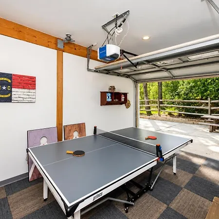 3br Escape: Pool, Hot Tub & Theater Holiday home *