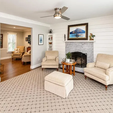 3br Escape: Pool, Hot Tub & Theater Holiday home *