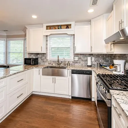 3br Escape: Pool, Hot Tub & Theater Charlotte