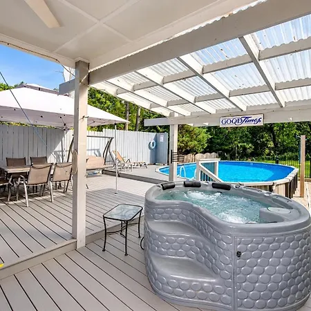 3br Escape: Pool, Hot Tub & Theater Holiday home Charlotte
