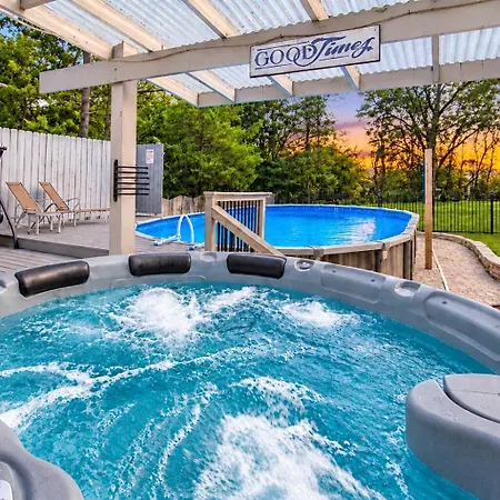 Holiday home 3br Escape: Pool, Hot Tub & Theater Charlotte