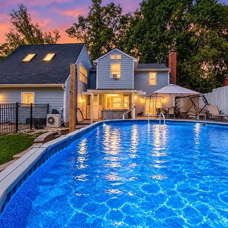 Holiday home 3br Escape: Pool, Hot Tub & Theater Charlotte
