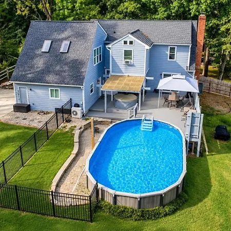 Holiday home 3br Escape: Pool, Hot Tub & Theater Charlotte