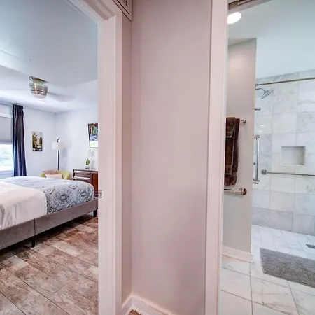 Spacious Conveniently Located 1br In Myers Park Charlotte
