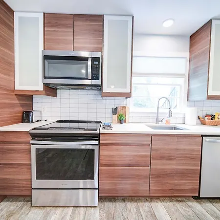 Spacious Conveniently Located 1br In Myers Park Holiday home
